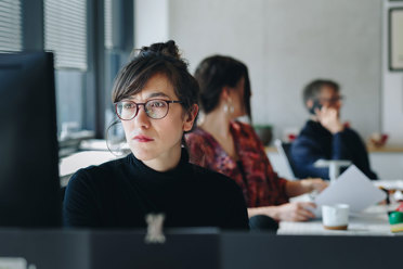 Une femme en train de travailler